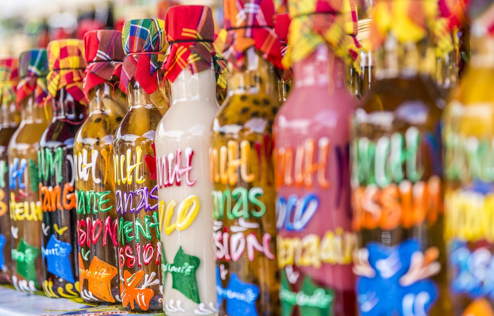 Blanc, ambré, brun, vieux ou en punch, le rhum agricole se décline en une infinité de nuances.