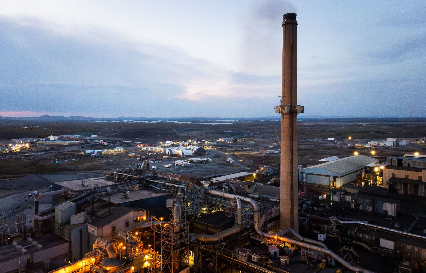 En mars 2023, Québec a exigé que la fonderie Horne mette en place un plan qui lui permette de respecter le seuil de 15 ng / m³ d’arsenic dans l’air à partir de 2027, soit cinq fois plus que la norme québécoise.