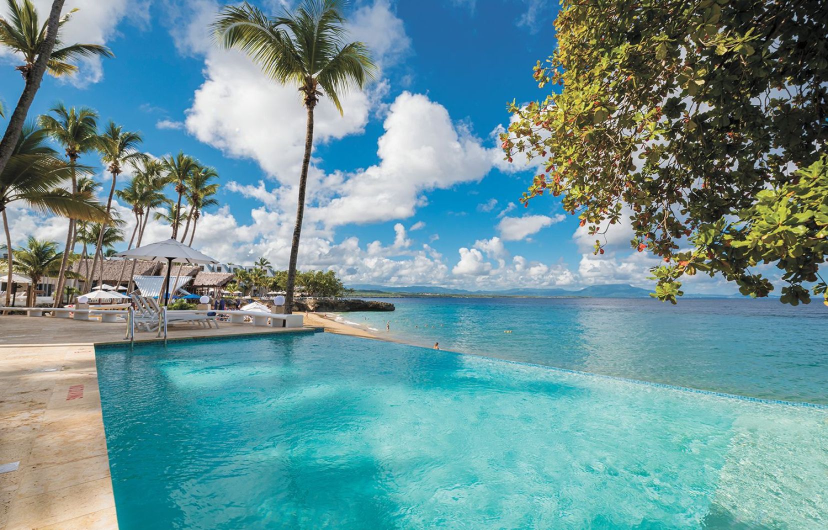 L’hôtel Select du Casa Marina Beach & Reef Resort avec vue sur la mer des Caraïbes, un paradis pour un séjour romantique.