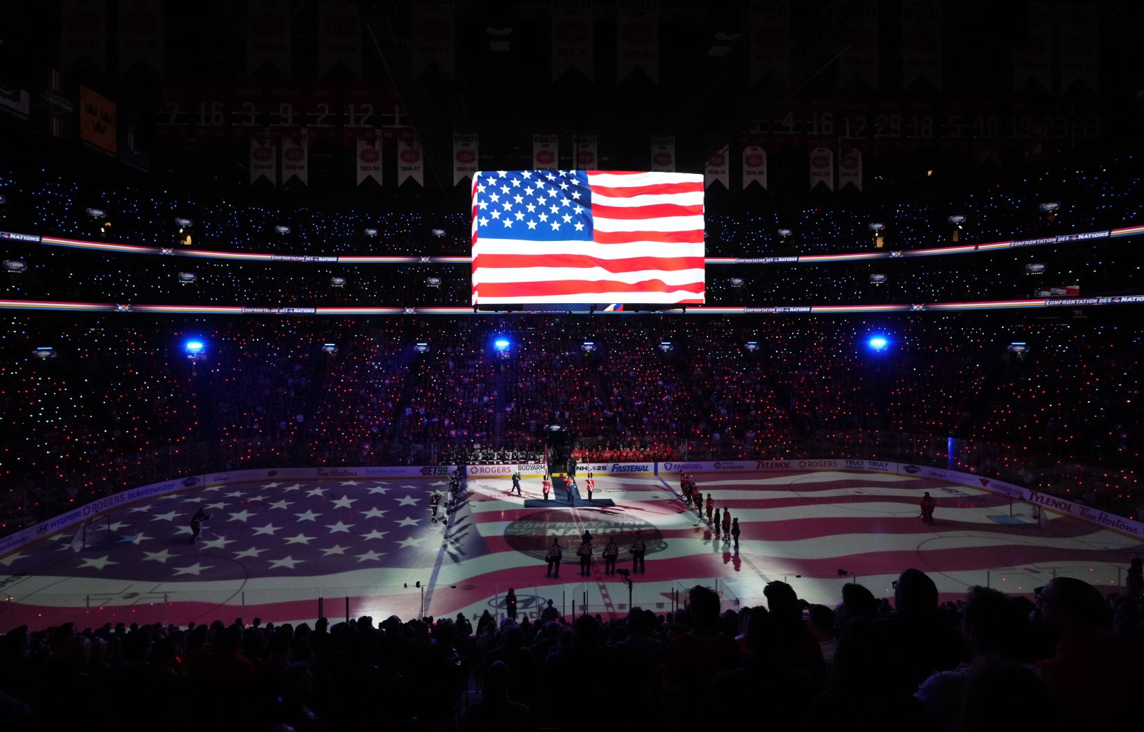 L'hymne national américain a été hué par le public du Centre Bell, le samedi 15 février 2025, lors du match de la Confrontation des 4 nations entre le Canada et les États-Unis.