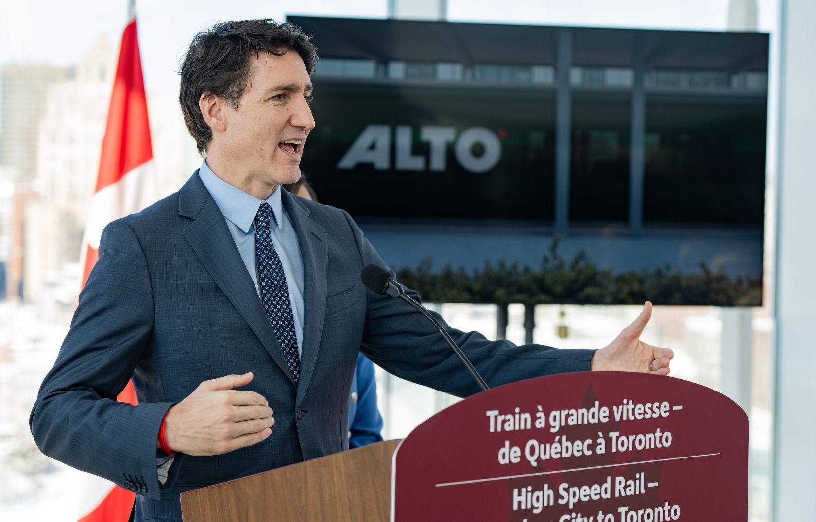 Mercredi, Justin Trudeau a parlé d’une «annonce historique» et décrit le TGV comme le projet d’infrastructure le plus important de l’histoire canadienne.
