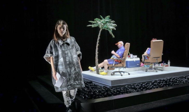 En théâtre jeunesse, tout se fait, se produit et se joue pour moins cher.