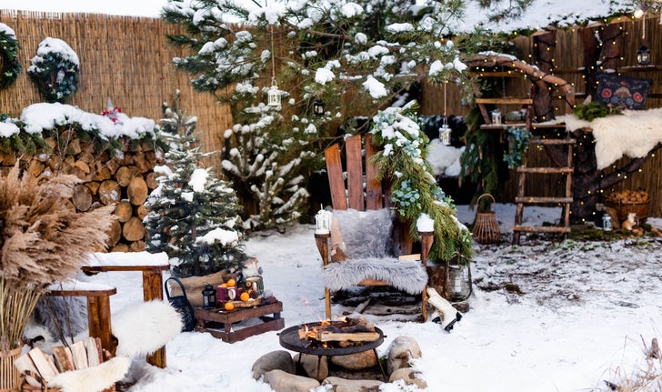 Se réunir autour d’un feu extérieur en plein hiver est gage de souvenirs mémorables.