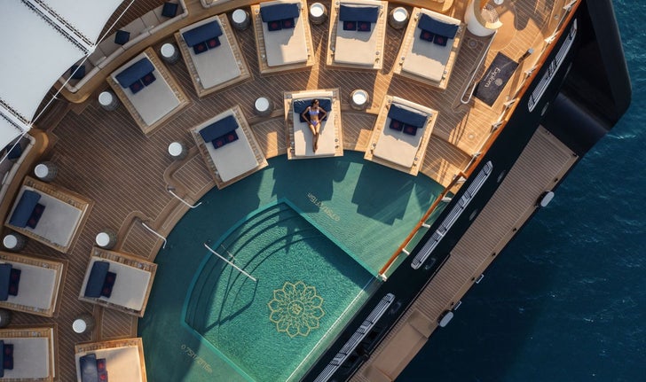À la poupe des bateaux Explora, la piscine à débordement