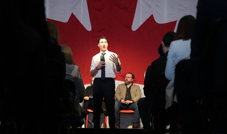 « M. Trump a en tête que le moyen le plus simple d’y parvenir est d’absorber notre pays et c’est une réalité », a dit Justin Trudeau, avant que son micro ne soit coupé. Il faisait référence à son désir d’accéder aux ressources minérales essentielles du Canada, selon plusieurs médias.