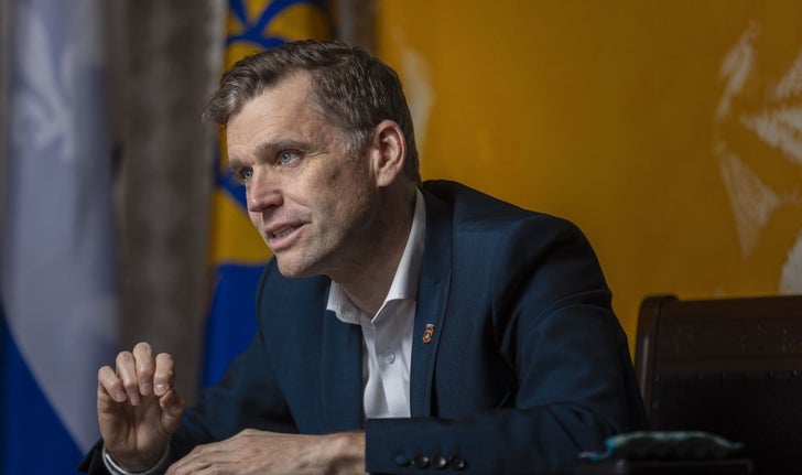 Le maire de Québec, Bruno Marchand, en entrevue avec «Le Devoir», à l’hôtel de ville, vendredi